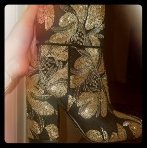 Steve madden embroidered booties